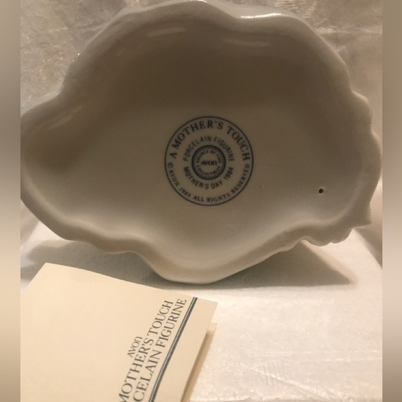 Avon A Mother’sTouch Porcelain Figure - Picture 2 of 5